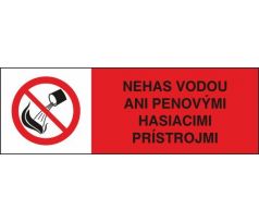 č. 06 Nehas vodou ani penovými hasiacimi prístrojmi 105x35 mm